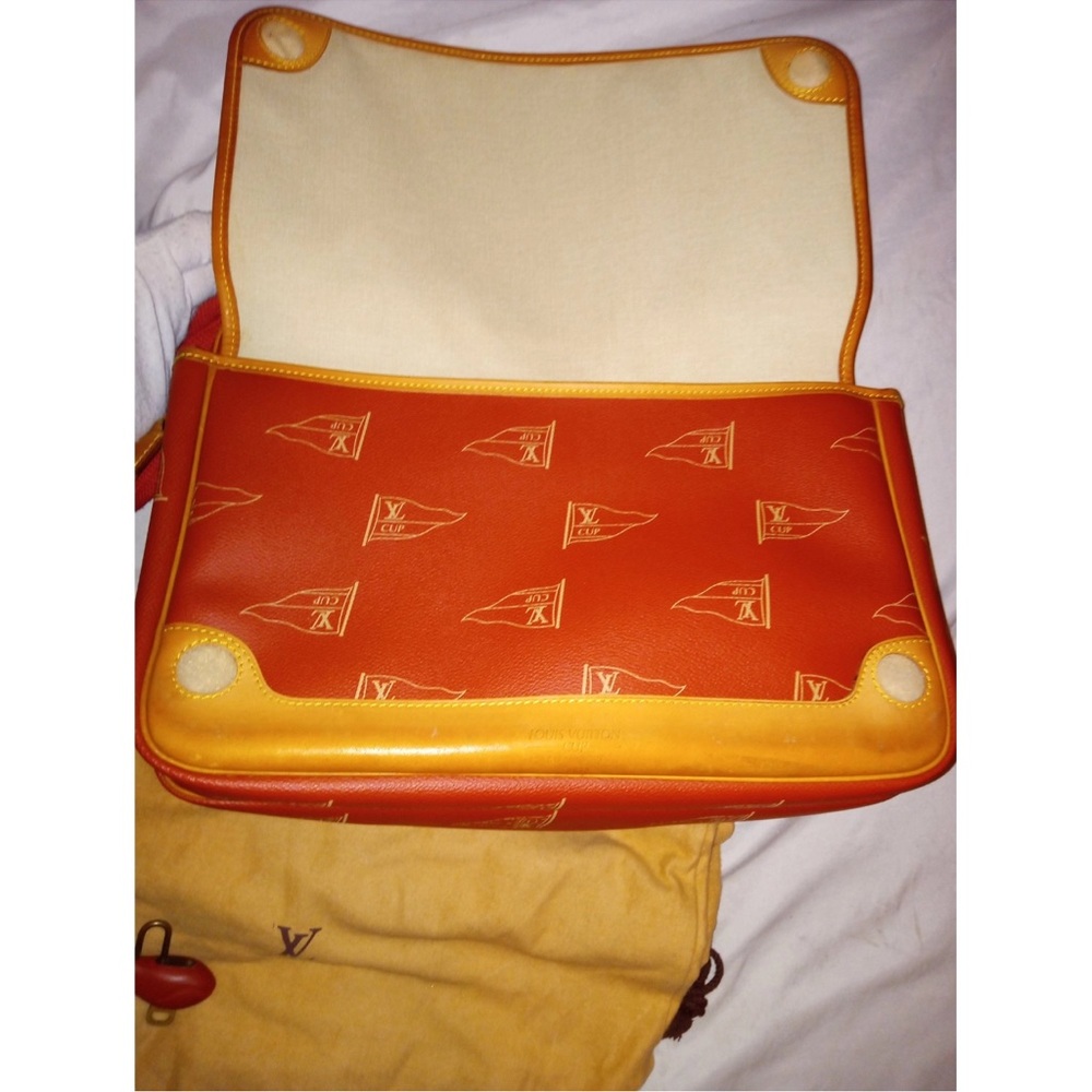 AUTHENTIC!!! Louis Vuitton Calvi Leather Messenger LV Cup Bag ⛵️ - Picture 8 of 10
